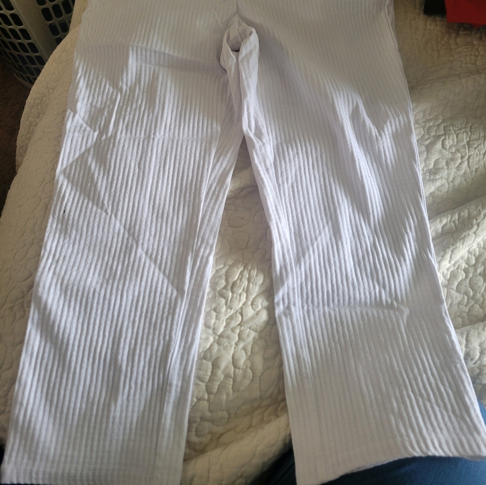 White Striped Pants Simply Vera Wang Capri
